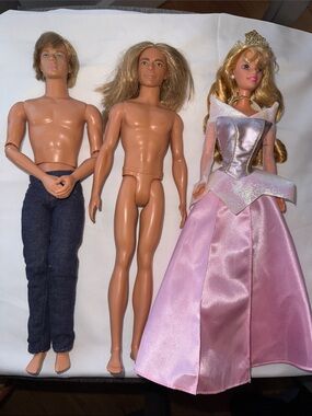 Mattel Aurora Barbie 2009 Ken 2019 Fashionistas Ken